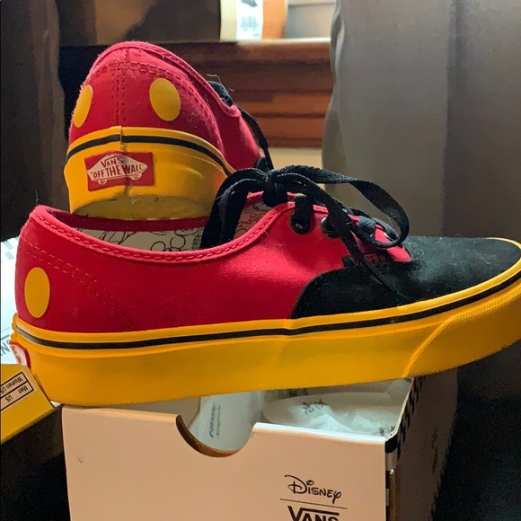 Disney vans - Picture 2 of 2